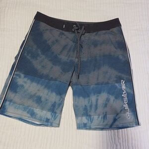 Quiksilver Men's Blue and Black Gradient Stripe Swim Trunks